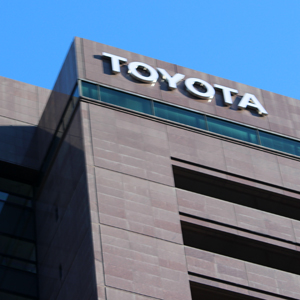 トヨタなど自動車株に売り圧力強まる、自動車関税導入目前で足もとの円高も嫌気