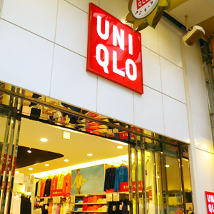 ファストリが大幅反落、２５年８月期利益及び配当予想を上方修正も下期業績予想の下方修正を嫌気