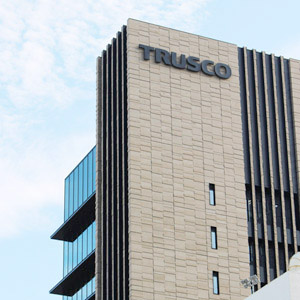 トラスコ中山は大幅高、１～３月期増収増益