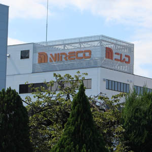 ニレコはマド開け急騰で一気に新値圏突入、収益成長力と株主高還元を評価