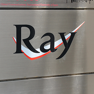 レイが４連騰、大型映像機材の稼働活発で上期業績予想を上方修正