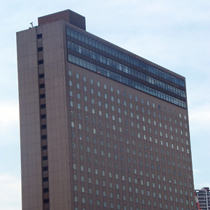 ロイヤルホが大幅４日続伸、芝パークホテル完全子会社化で２６年３月期最終利益予想を上方修正