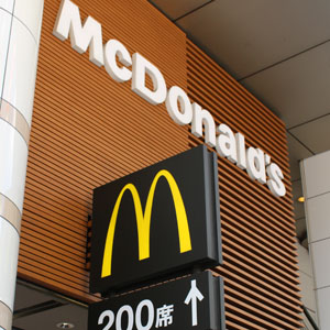 マクドナルドが大幅続伸、既存店売上高増収続き２５年１２月期業績予想を上方修正