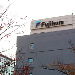 フジクラは大商いで切り返し急、米オラクルの驚異的受注急拡大でデータセンター需要を再確認◇