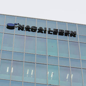 ナガイレーベが急落、２５年８月期は一転営業減益で着地し失望売り