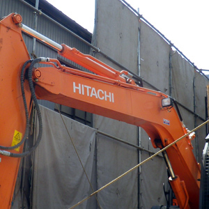 日立建機が反発し上場来高値更新、回復基調反映させ２６年３月期業績予想を上方修正