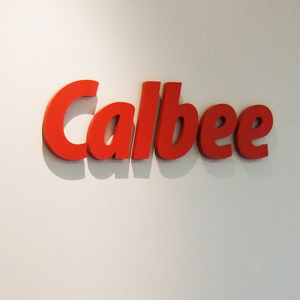 カルビーが後場下げ幅を拡大、夏場の販売未達など響き２６年３月期業績予想を下方修正