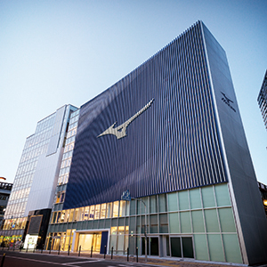 ミズノは後場切り返し鮮烈、注力カテゴリー成長し９月中間期最終利益２２％増