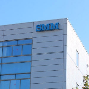 住友鉱が続伸し上場来高値、金価格などの上昇で非鉄株への買い続く◇