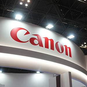 キヤノンは３日続伸、ウエハー平坦化の新技術を開発し２７年中の製品化へ