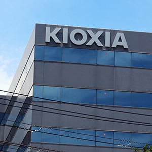 キオクシアは下落しパンパシＨＤは上昇、日経平均株価に新規採用も高安まちまち◇